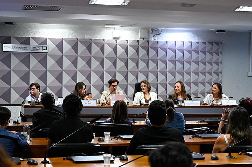 A vida real ainda não reflete a lei, aponta audiência sobre síndrome de Down